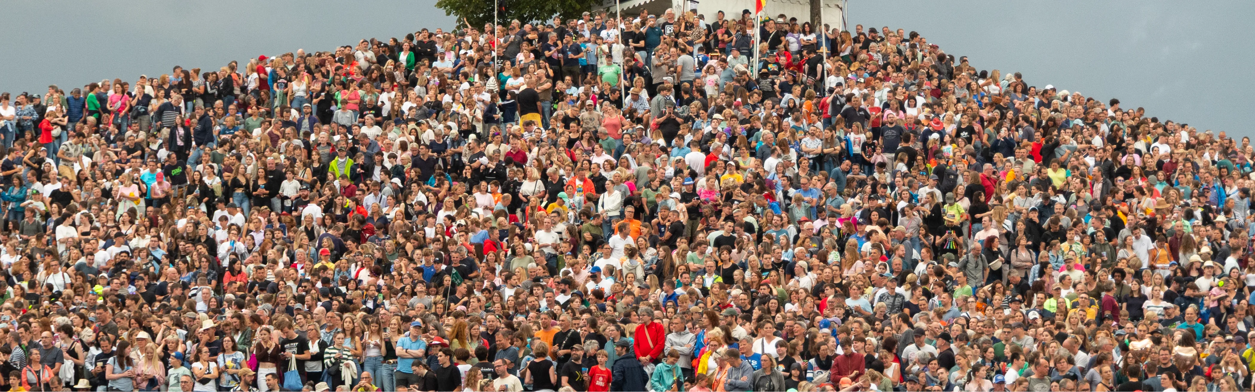 Viele Menschen beim "DAS-FEST-Open-Air-Festival in Karlsruhe